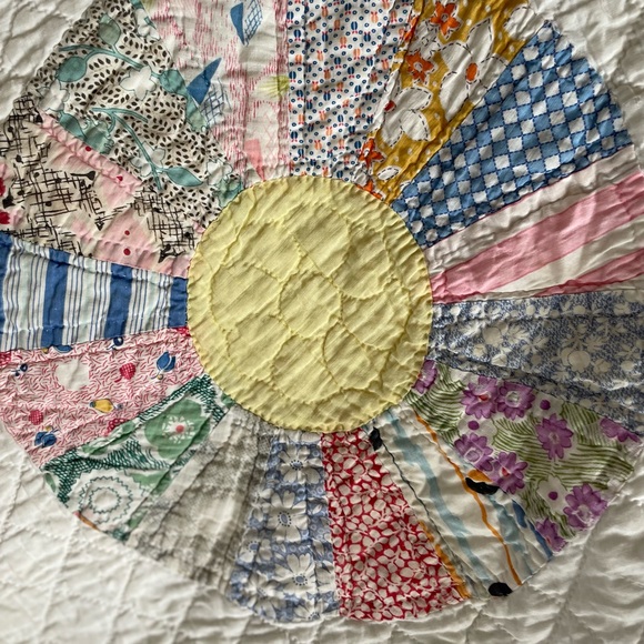 Vintage Dresden Plate Quilt 80x90 Scallop Edge Feedsack - Picture 4 of 13